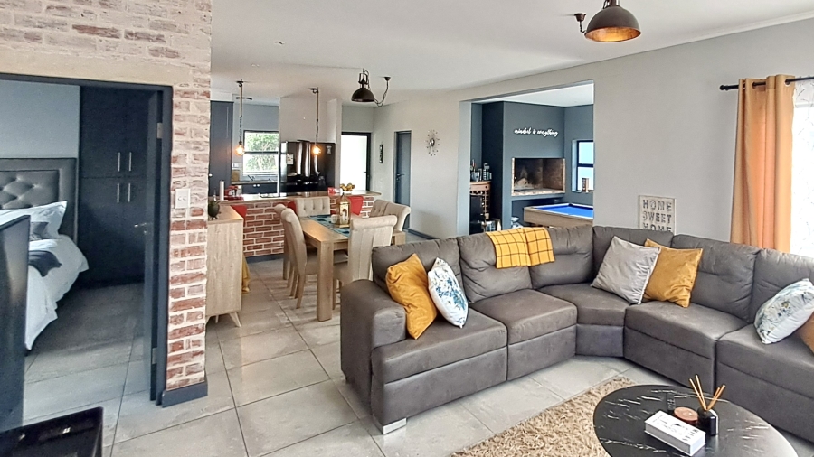4 Bedroom Property for Sale in Country Club Western Cape